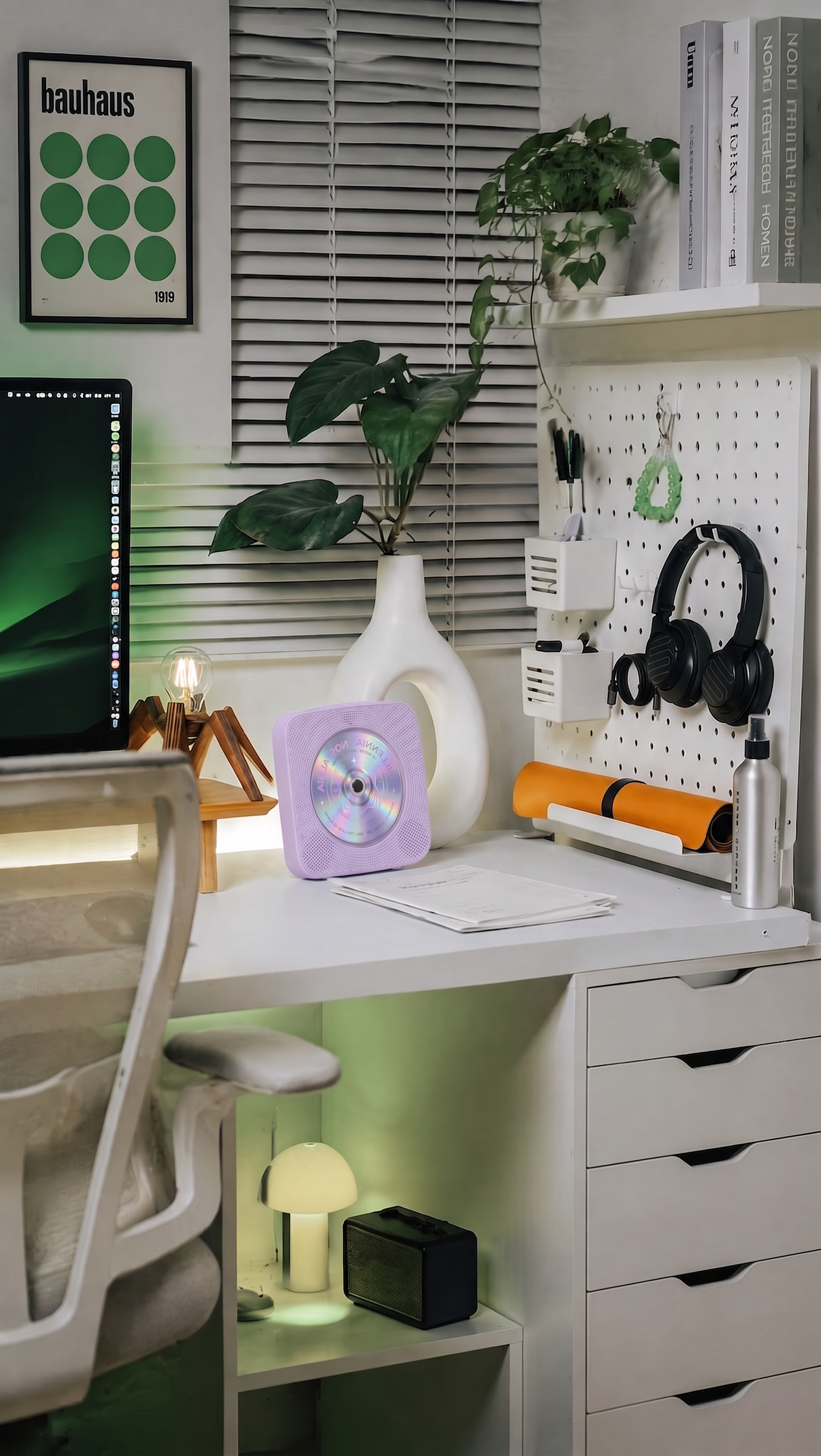 Gueray Y01 portable CD player in a real room