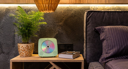 Gueray Y01 portable CD player in a real room